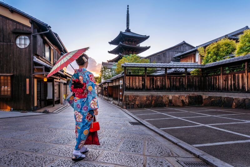 woman wearing japanese traditional kimono with umbrella yasaka pagoda sannen zaka street kyoto japan scaled