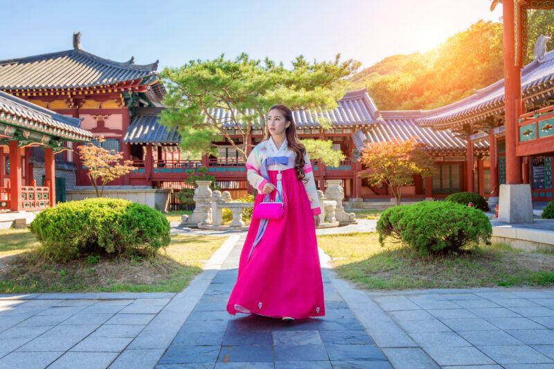 woman with hanbok gyeongbokgung traditional korean dress scaled