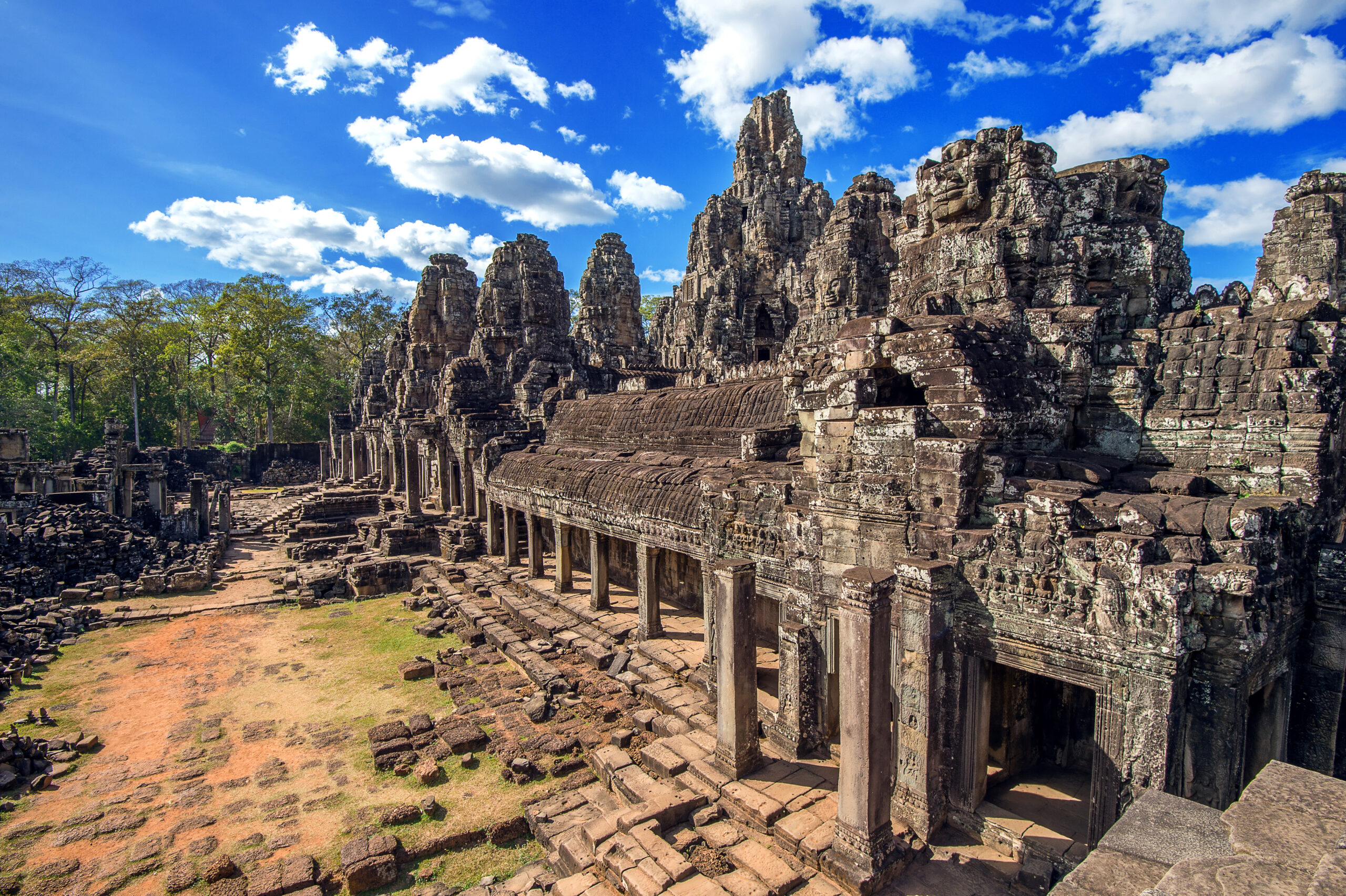 https://heyotour.com/wp-content/uploads/2023/11/bayon-temple-with-giant-stone-faces-angkor-wat-siem-reap-cambodia-scaled.jpg